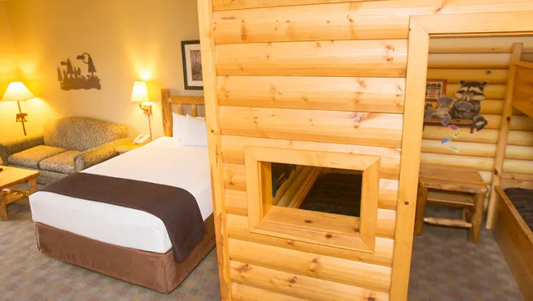 The bed and indoor cabin with bunk beds in the KidCabin Suite 